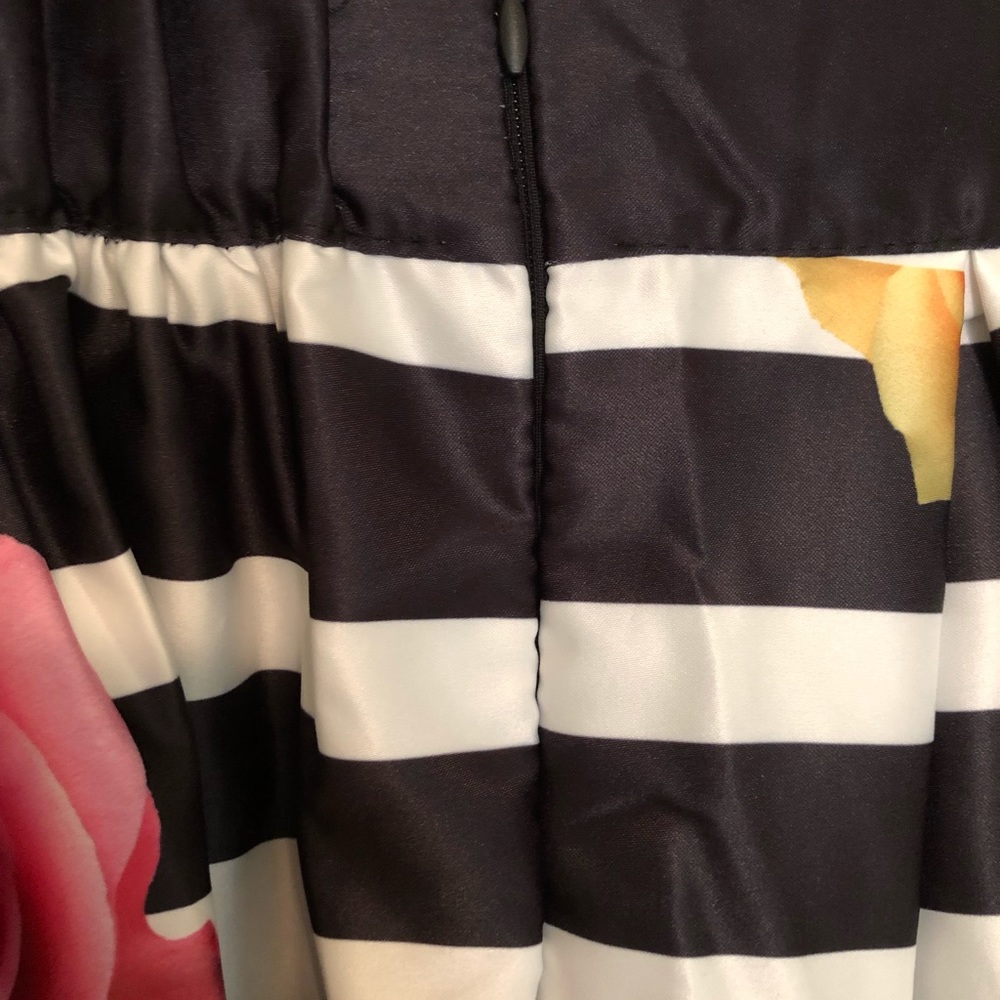 ❌ SOLD skirt Med/Large satin striped rose flower - Picture 5 of 6